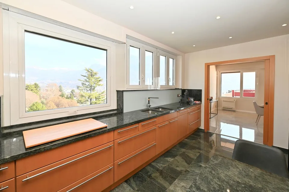 Attico Esclusivo con Terrazza Panoramica a 180 su Lago e Montagne – Foto 12 von 26