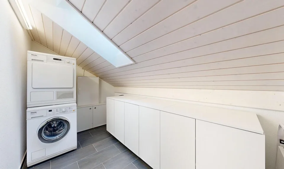 Exclusive 5.5-room attic apartment 171 m2, terrace 50 m2 and Klafs sauna – photo 10 of 19