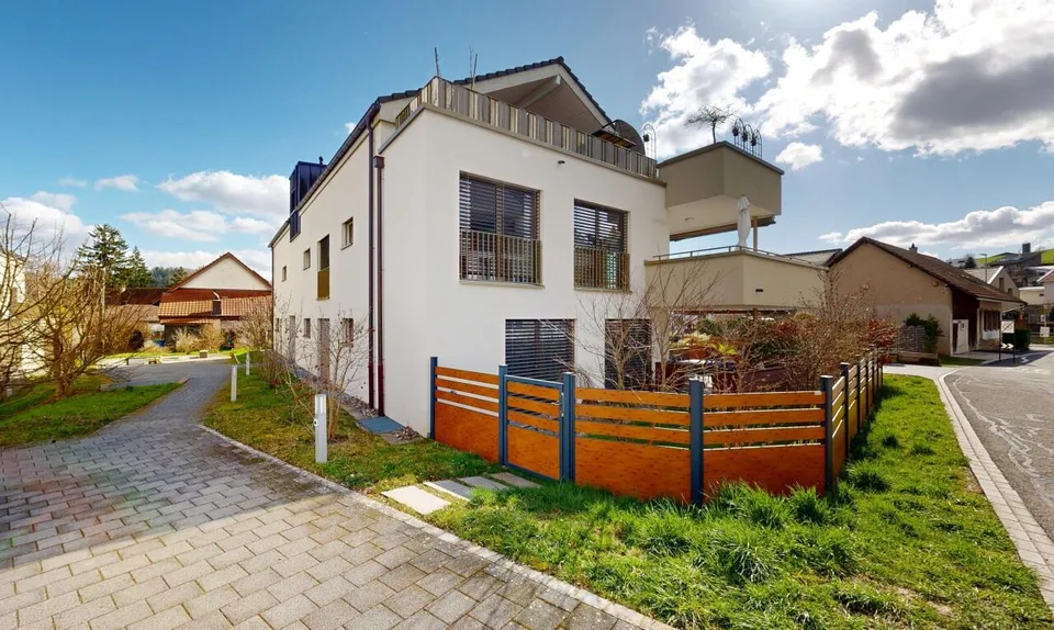 Exklusive 5.5-Attika mit Terrasse, Sauna und viel Platz