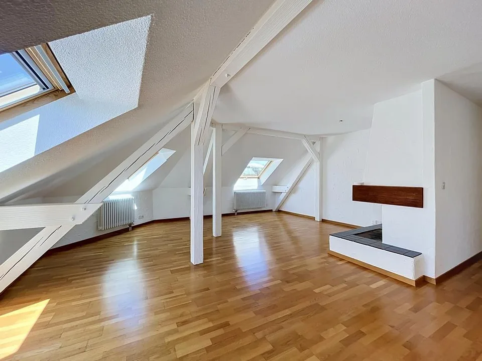 Attraktive 2.5-Zimmer Dachwohnung im Kreis 3