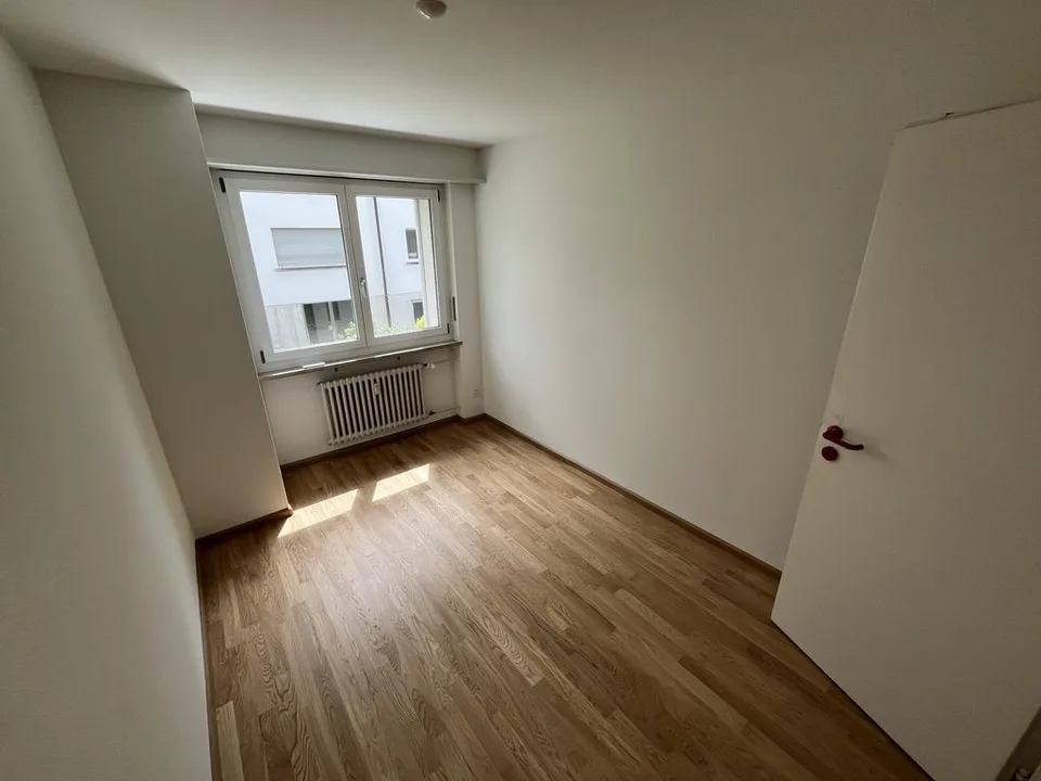 ATTRAKTIVE 3.5-ZIMMERWOHNUNG AN RUHIGER LAGE IN REINACH