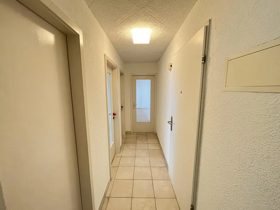 ATTRAKTIVE 3.5-ZIMMERWOHNUNG AN RUHIGER LAGE IN REINACH