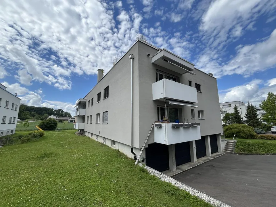 ATTRAKTIVE 3.5-ZIMMERWOHNUNG AN RUHIGER LAGE IN REINACH