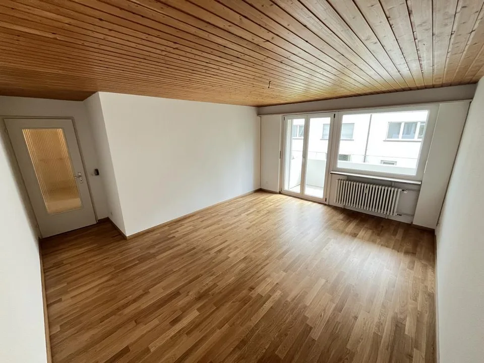 ATTRAKTIVE 3.5-ZIMMERWOHNUNG AN RUHIGER LAGE IN REINACH