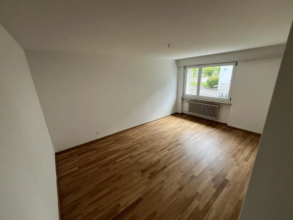 ATTRAKTIVE 3.5-ZIMMERWOHNUNG AN RUHIGER LAGE IN REINACH