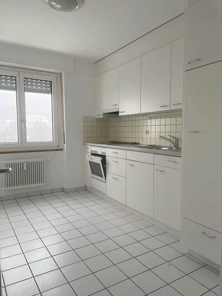 GROSSZÜGIGE WOHNUNG NÄHE STEDTLI LAUFEN