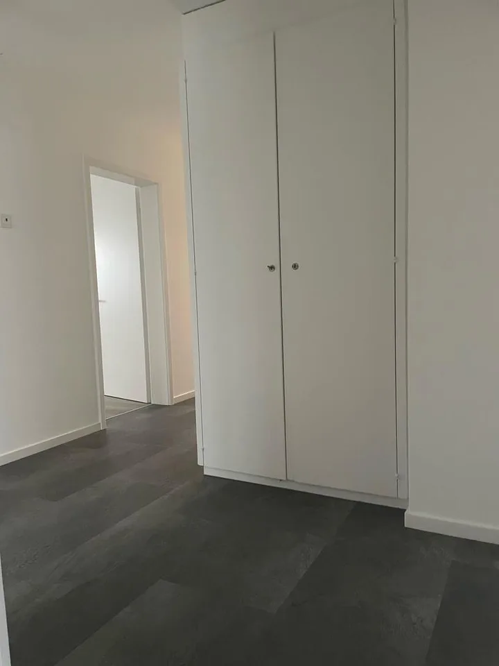 GROSSZÜGIGE WOHNUNG NÄHE STEDTLI LAUFEN