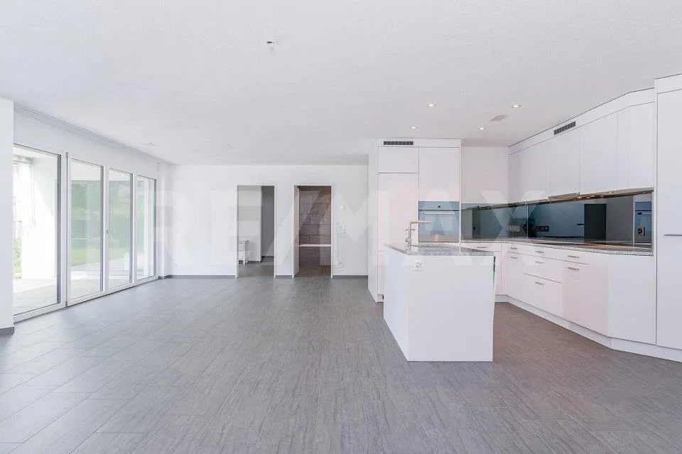 Modern 2.5-room apartment with garden