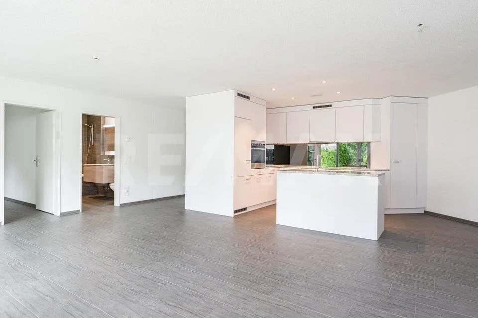 Modern 2.5-room apartment with garden