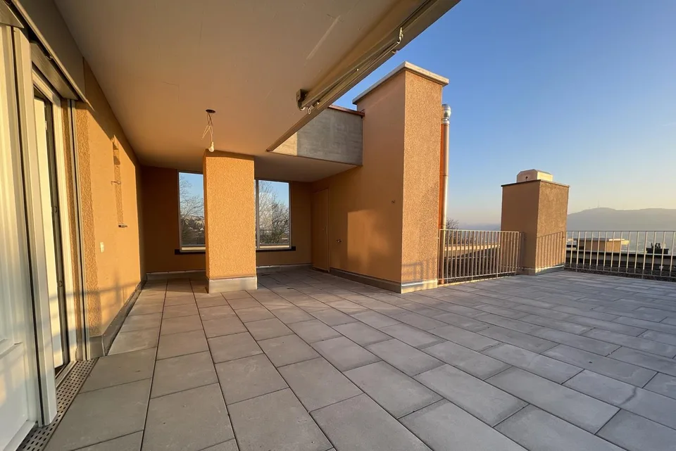 Attikawohnung mit grosser Terrasse und sensationeller Weitsicht – Foto 10 von 12