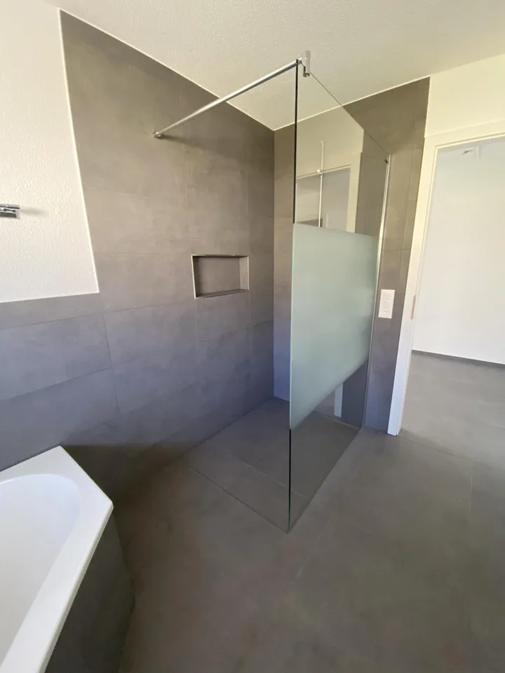 Moderne 4.5 Zimmer-Wohnung 2. Stock an ruhiger Lage -Erstvermietung – Foto 15 von 33