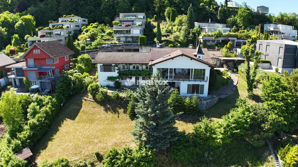 Zweifamilienhaus mit Säntisblick auf 1'512 m² Grundstück