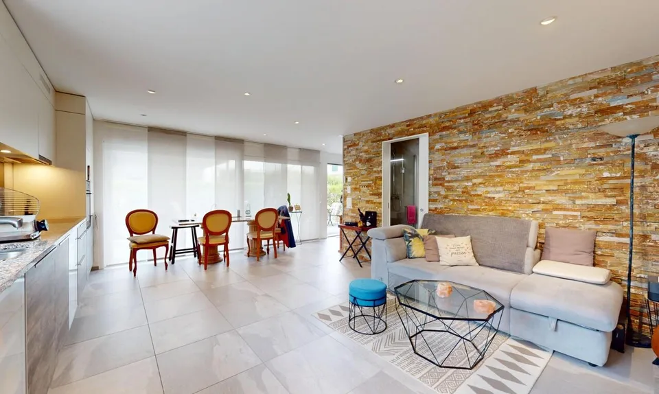 Bellissimo duplex di 3.5 locali con terrazza a Sugiez