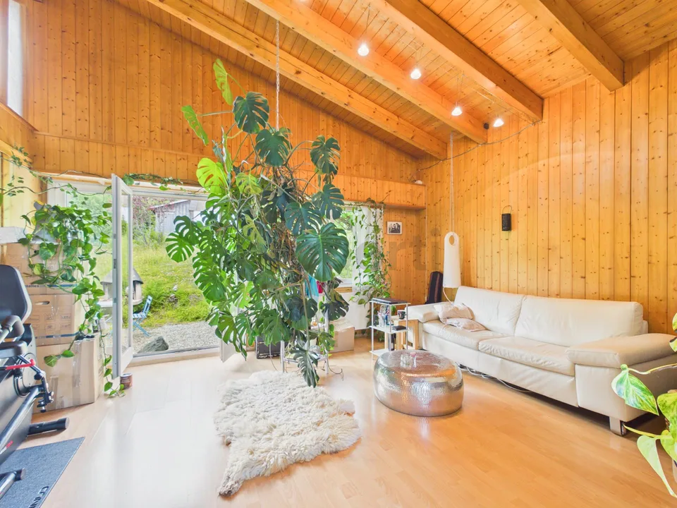 Casa familiare idillica con giardino soleggiato e piscina a Trogen AR