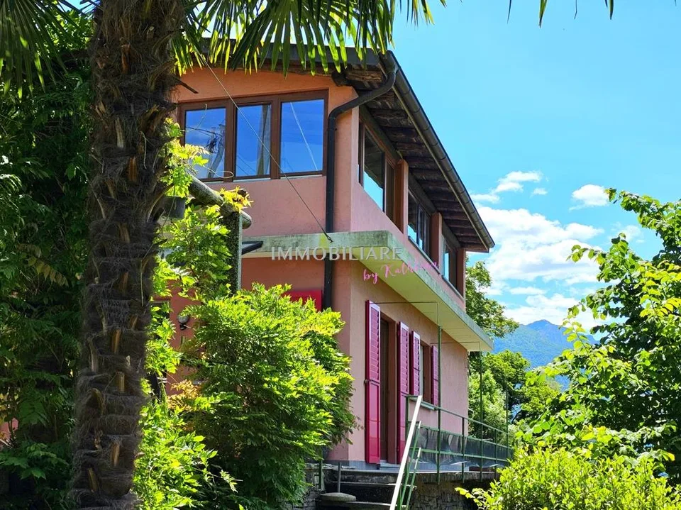 Charmentes Ferienhaus mit idyllischem Terrassengarten am Eingang zu...