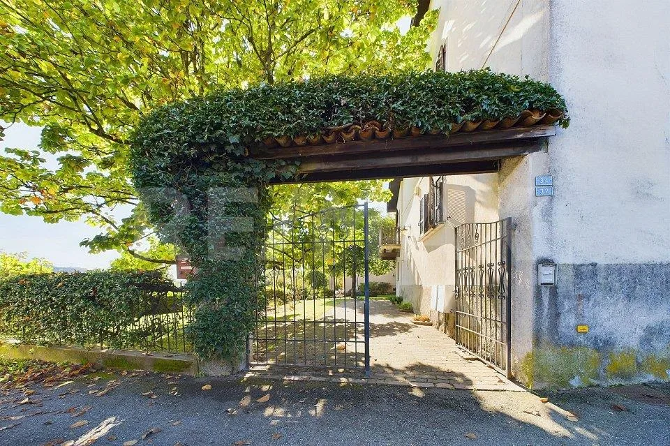 Casa storica con progetto per la costruzione di diversi appartamenti