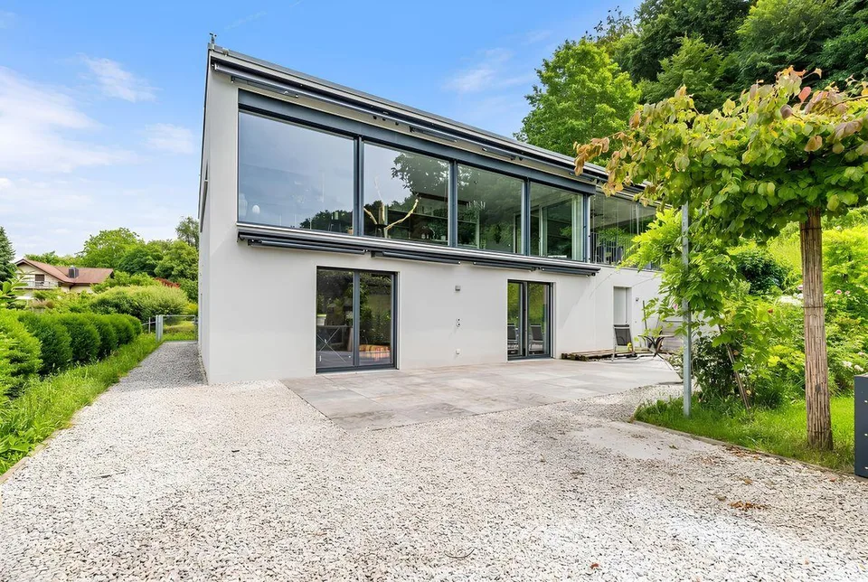 Casa unifamiliare purista di 7,5 locali su un terreno da sogno di 1.660 m²