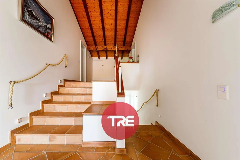 Large Villa with Pool – photo 9 of 13