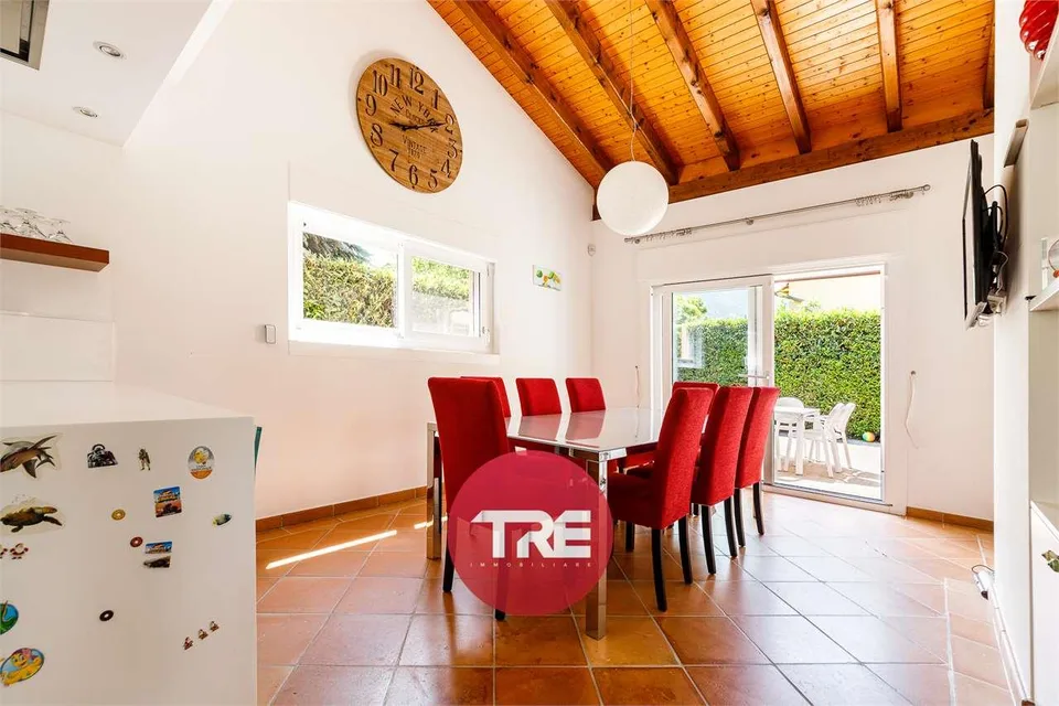 Large Villa with Pool – photo 6 of 13