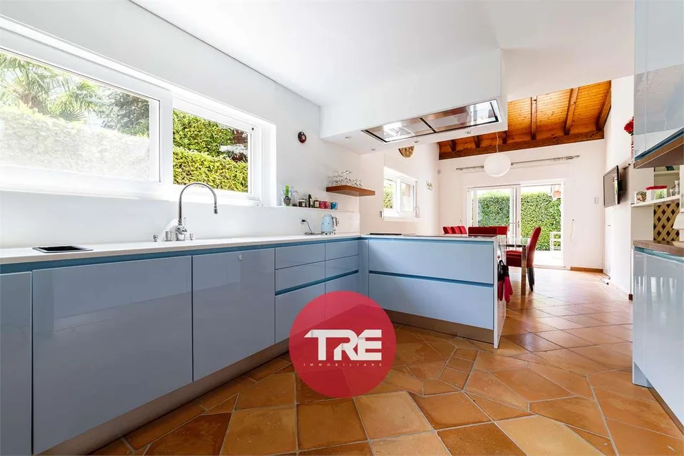 Large Villa with Pool – photo 7 of 13