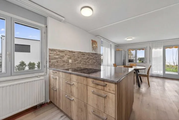 5.5-ROOM-DOUBLE-FAMILY-HOUSE WITH MOUNTAIN VIEW AND POTENTIAL – foto 6 di 9