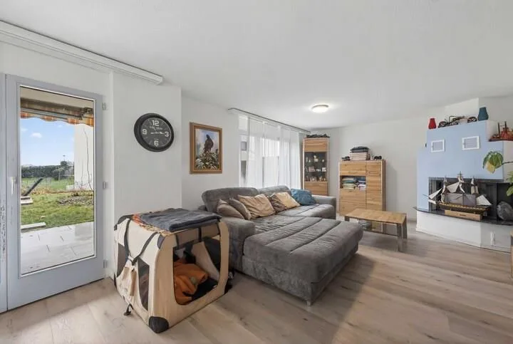 5.5-ROOM-DOUBLE-FAMILY-HOUSE WITH MOUNTAIN VIEW AND POTENTIAL