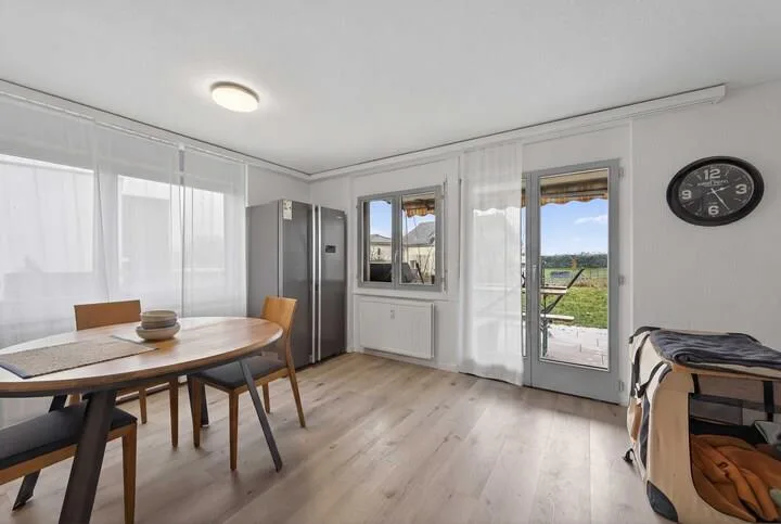 5.5-ROOM-DOUBLE-FAMILY-HOUSE WITH MOUNTAIN VIEW AND POTENTIAL