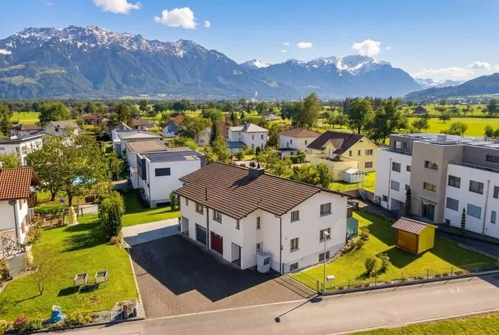 5.5-ZIMMER-DOPPELEINFAMILIENHAUS MIT BERGBLICK