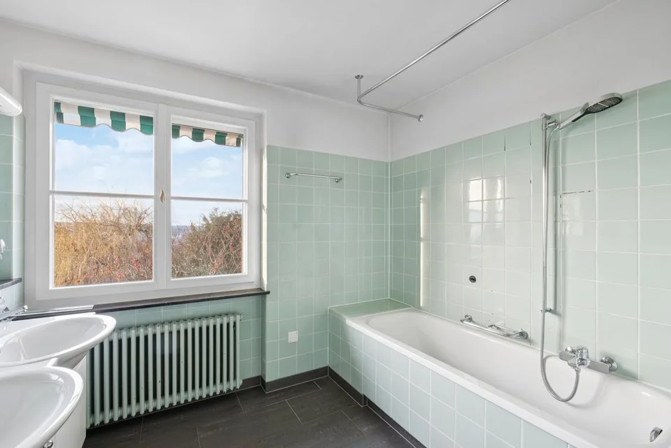 Charmante Landhaus-Villa mit Weitblick in bester Lage von Arlesheim – photo 9 sur 13