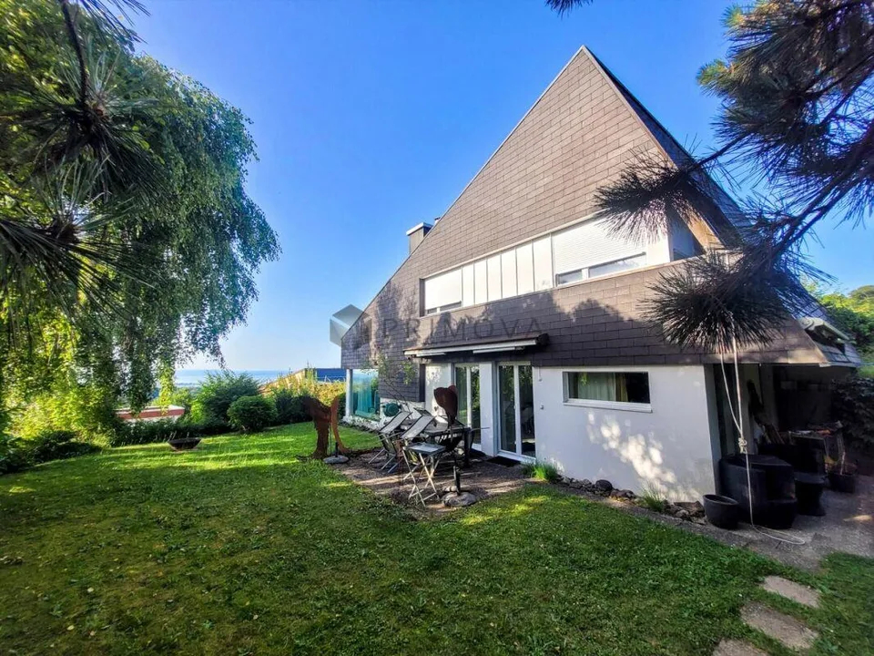 Stilvolles Wohnen mit Seeblick und privatem Garten