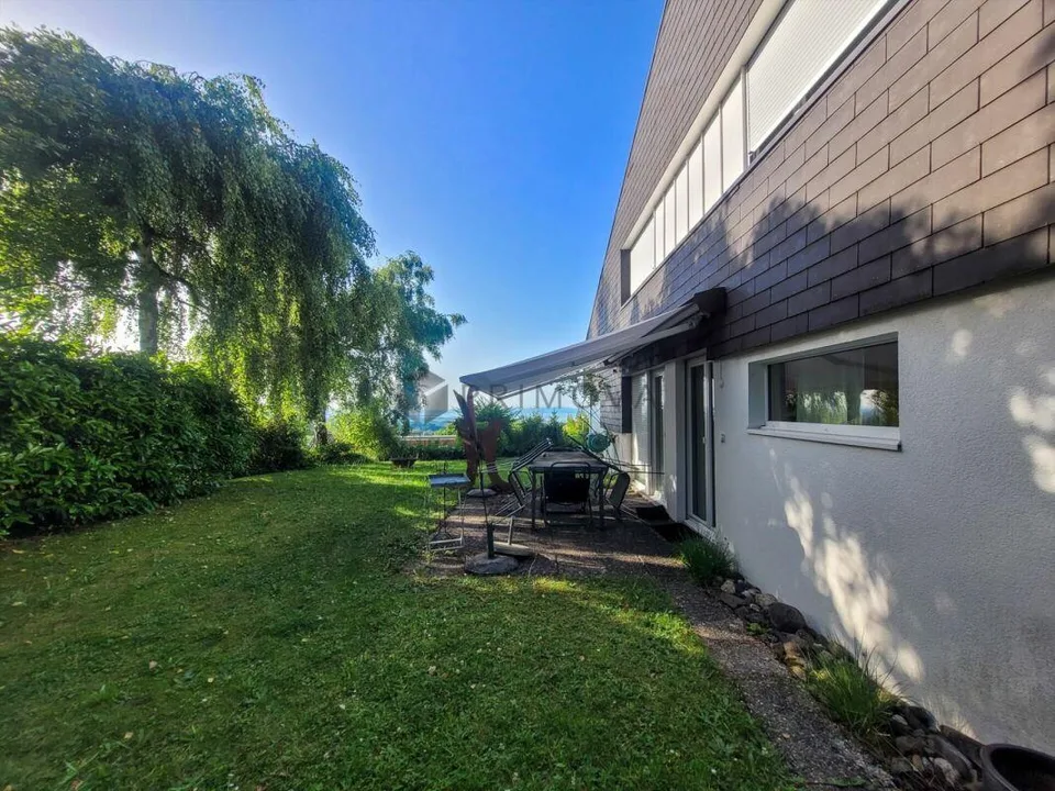Vivere con stile con vista sul lago e giardino privato