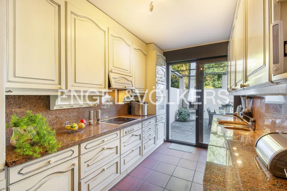 Schöne Wohnung mit einzigartigem Seeblick (90)