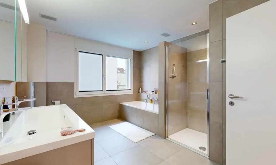 Appartamento moderno con 5 stanze e grande balcone a Boswil