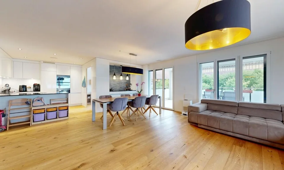 Appartamento moderno con 5 stanze e grande balcone a Boswil