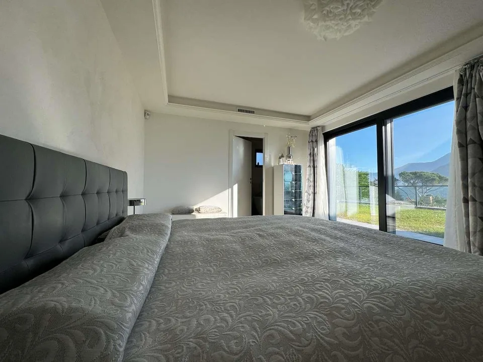 Ultramodernes Villenhaus in der Nähe von TASIS – Foto 8 von 13