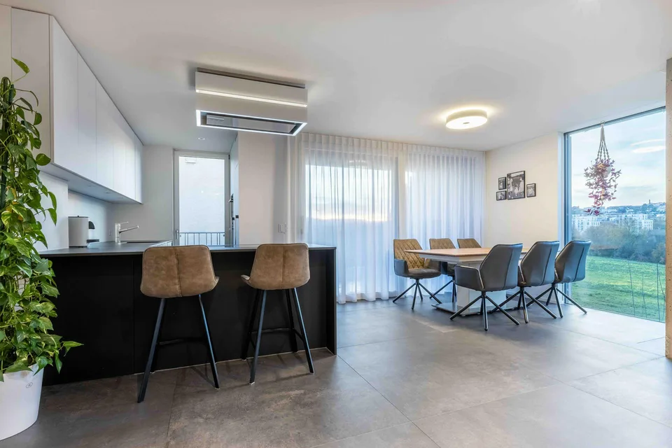 Modernes 5.5-Zimmer-Reiheneckhaus in ruhiger Lage von Oberwil