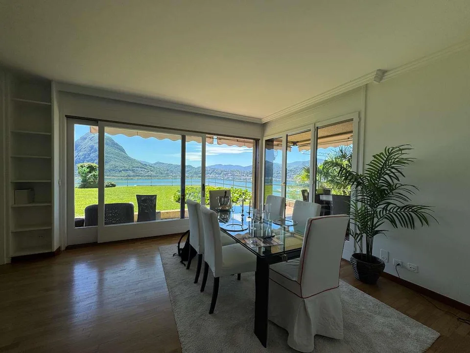 Holiday apartment with lake view and garden