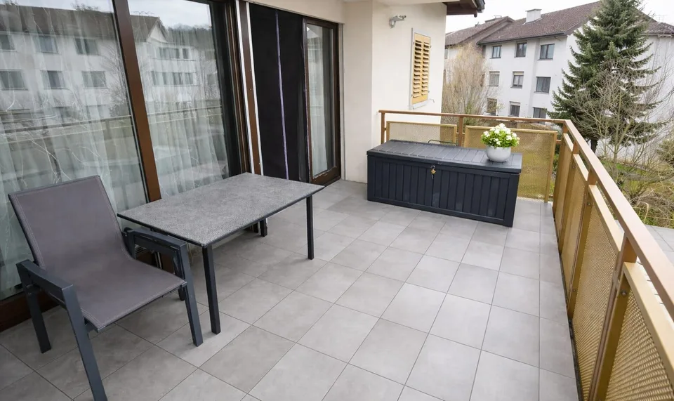 Delizioso appartamento a maisonnette di 5,5 locali a Glattfelden con posto auto in garage sotterraneo