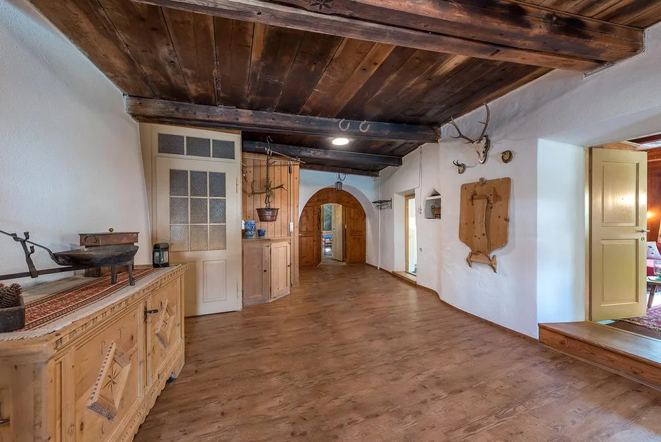 Maison engadine soignée avec grange à foin à Scuol