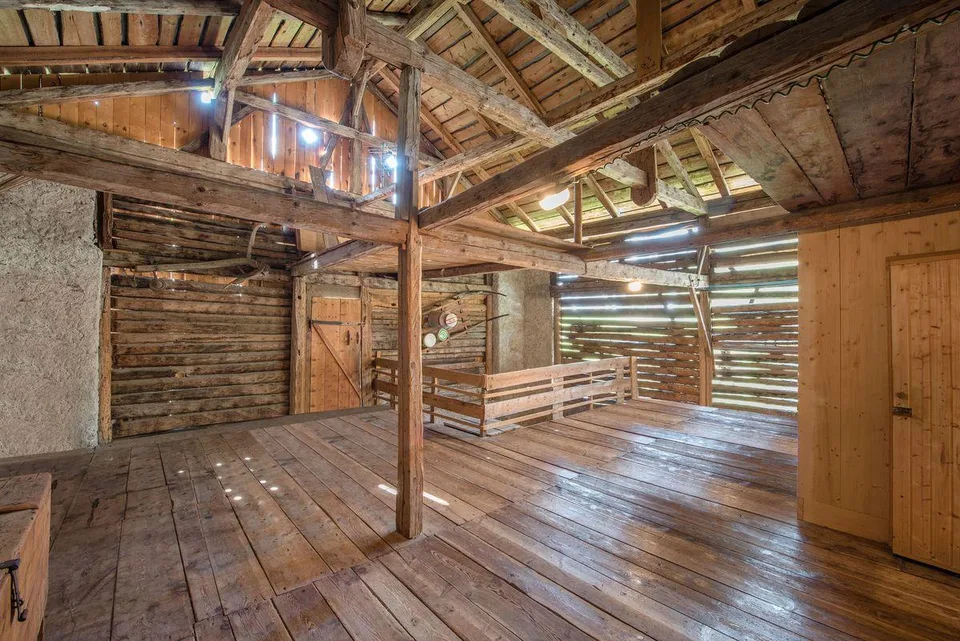 Maison engadine soignée avec grange à foin à Scuol