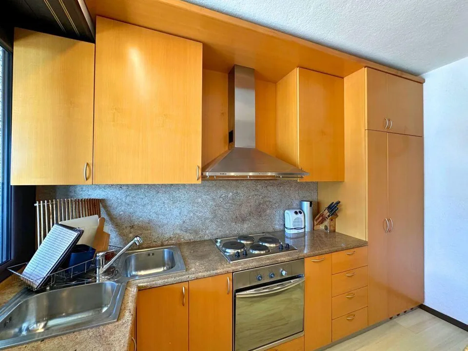Interessante appartamento di 5.5 locali con grande terrazza e splendida vista lago – foto 15 di 18