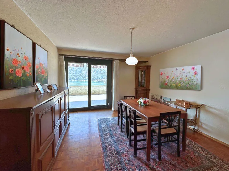 Interessante appartamento di 5.5 locali con grande terrazza e splendida vista lago – foto 13 di 18