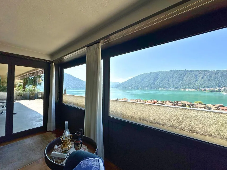 Interessante appartamento di 5.5 locali con grande terrazza e splendida vista lago – foto 9 di 18
