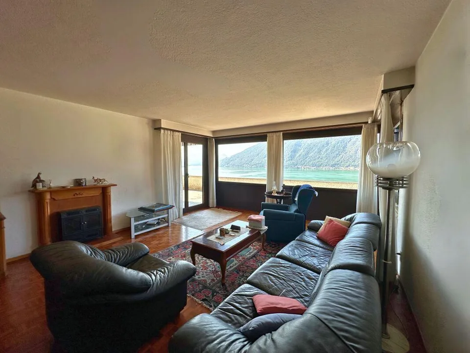 Interessante appartamento di 5.5 locali con grande terrazza e splendida vista lago – foto 6 di 18