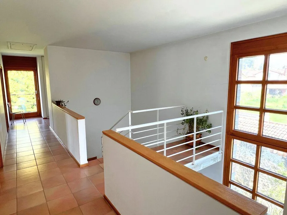 Große Villa mit zwei Wohneinheiten auf drei Ebenen mit Garten – Foto 7 von 18