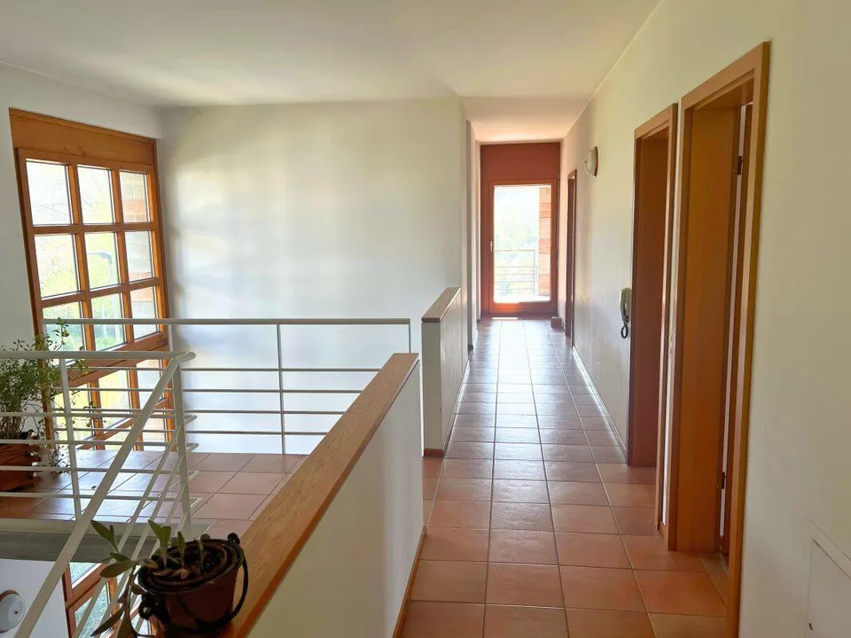 Große Villa mit zwei Wohneinheiten auf drei Ebenen mit Garten – Foto 9 von 18