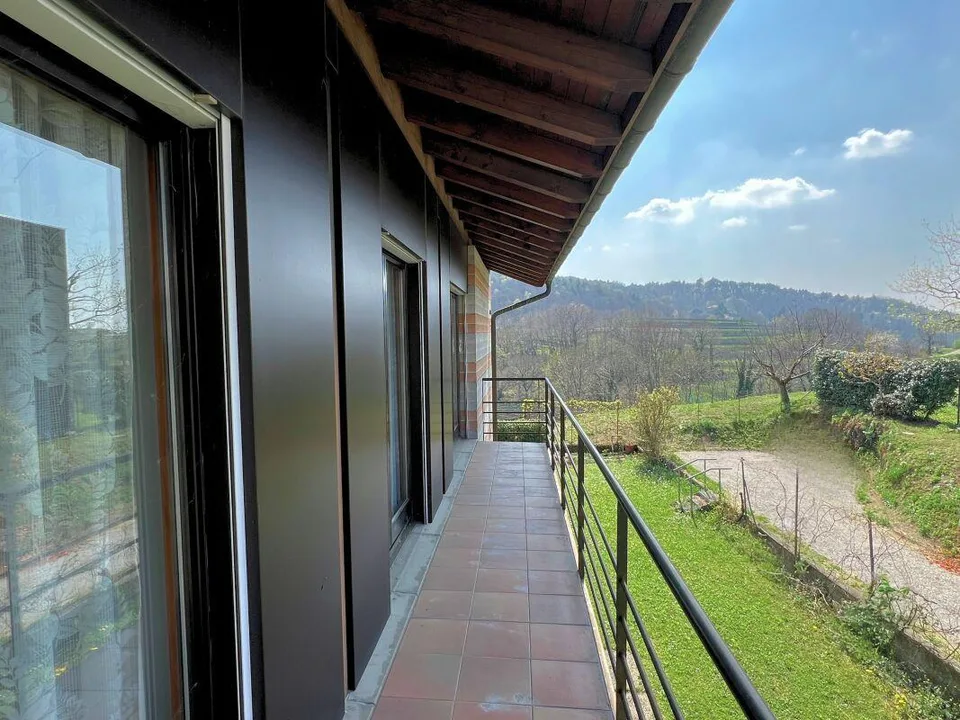 Große Villa mit zwei Wohneinheiten auf drei Ebenen mit Garten – Foto 17 von 18