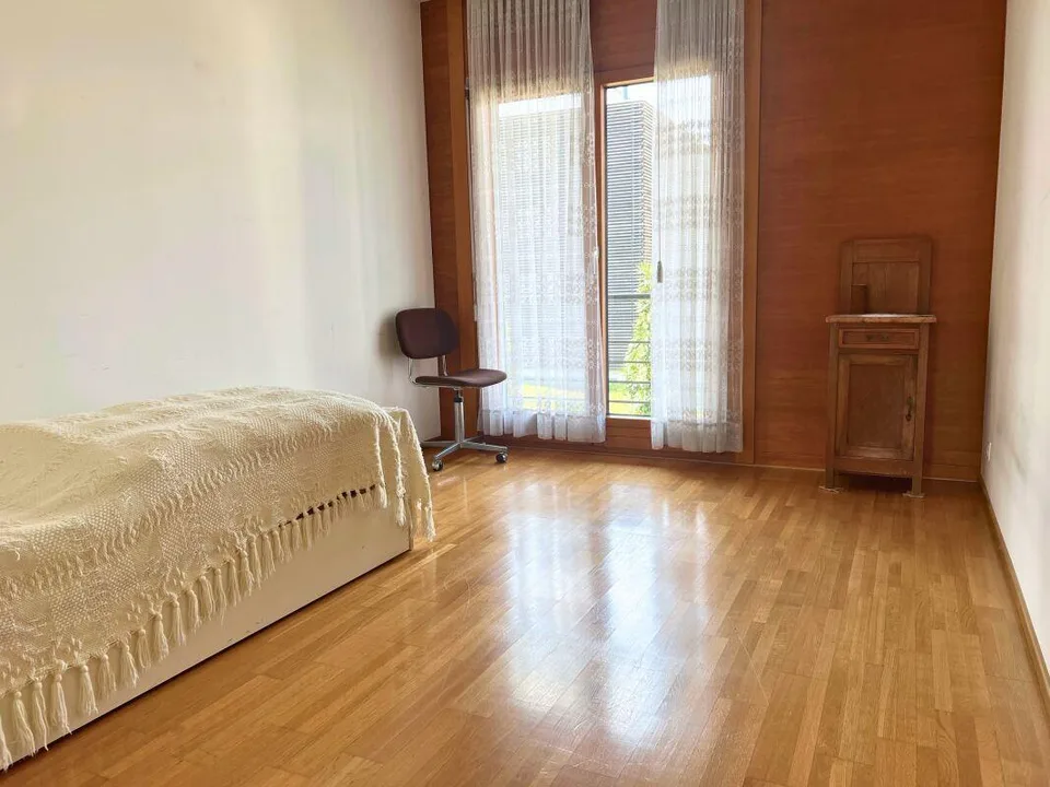 Große Villa mit zwei Wohneinheiten auf drei Ebenen mit Garten – Foto 11 von 18
