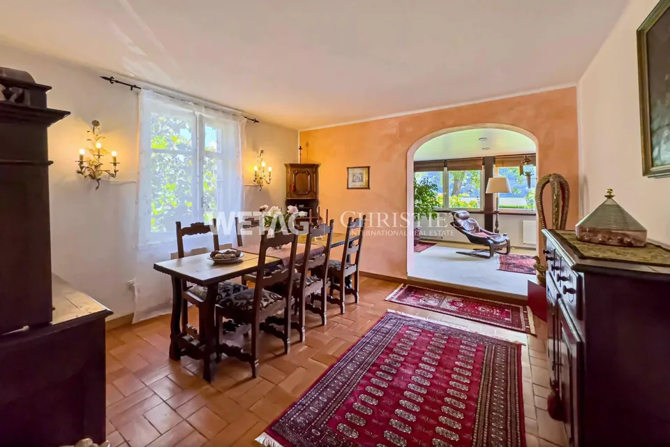 Lugano-Magliaso: bella villa nel verde, con piscina & vicino al lago di Lugano in vendita
