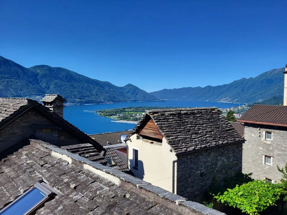 Maison tessine originale dans le noyau de Brione s.Minusio